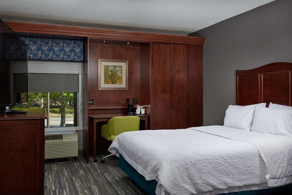 One King Bed | In-room safe, desk, iron/ironing board, free cribs/infant beds