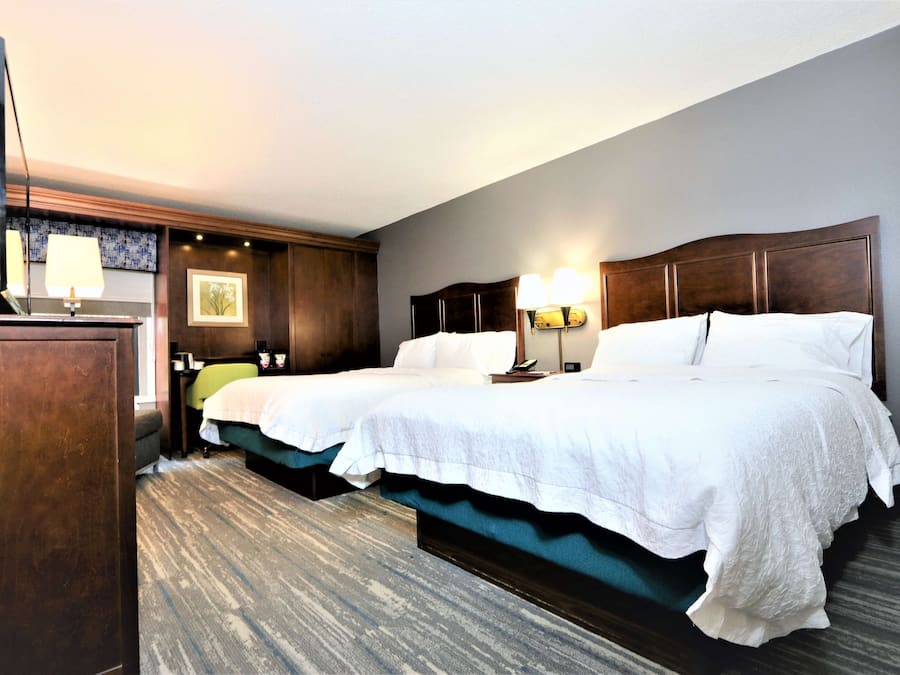 Caja de seguridad en la habitación y escritorio