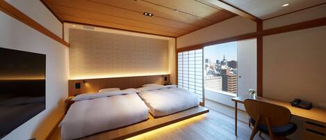 Suite, plusieurs lits | Couette en duvet d'oie, coffres-forts dans les chambres, bureau