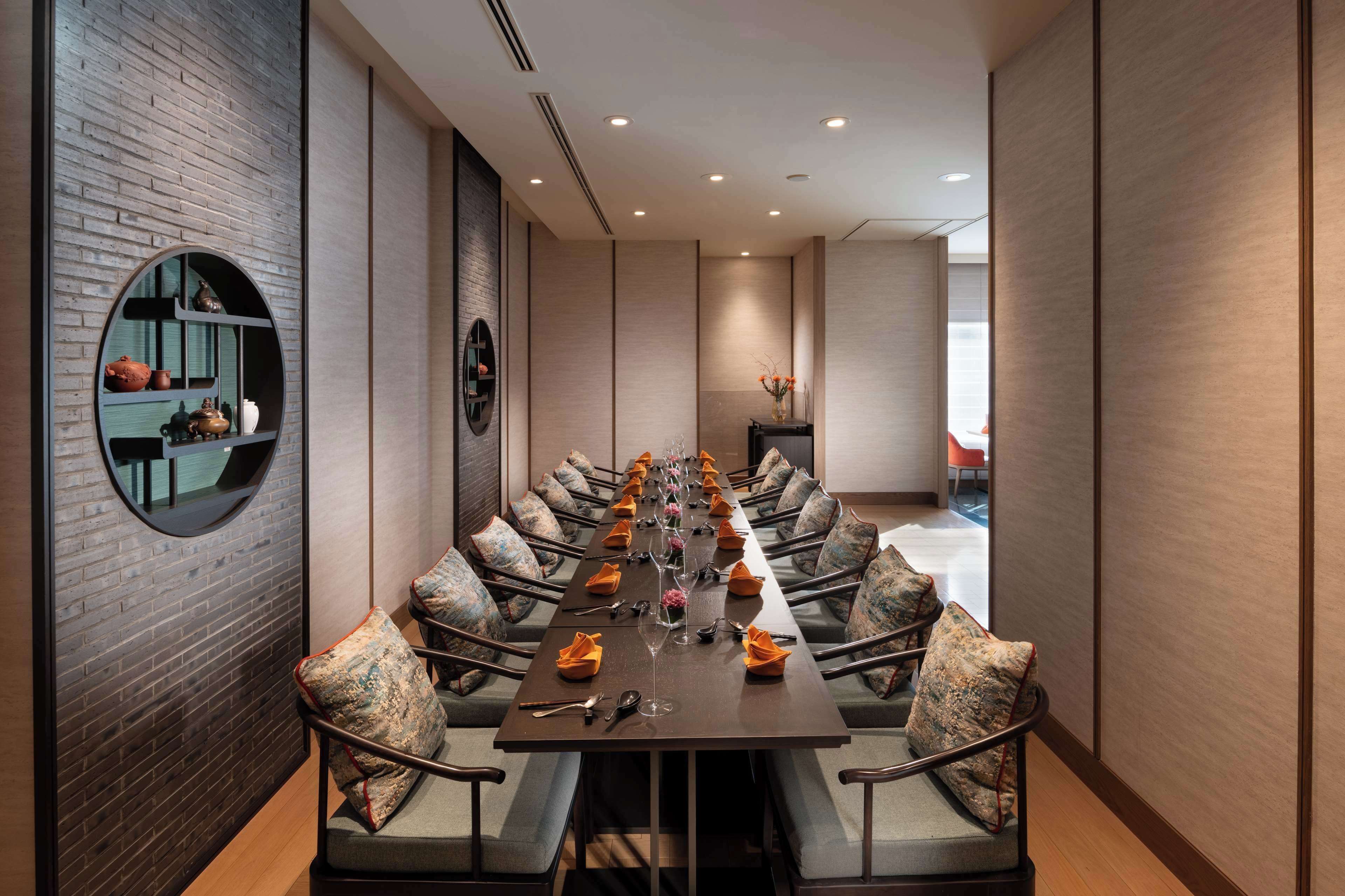 3 restaurants, breakfast, lunch, dinner served; chinese cuisine