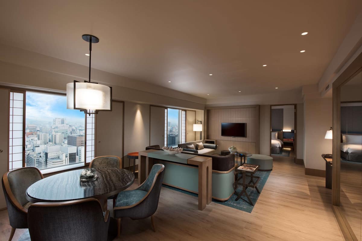 King Executive Suite | Living area