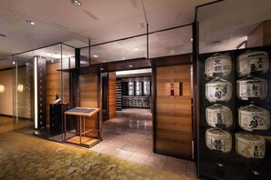 3 restaurants, breakfast, lunch, dinner served; Chinese cuisine