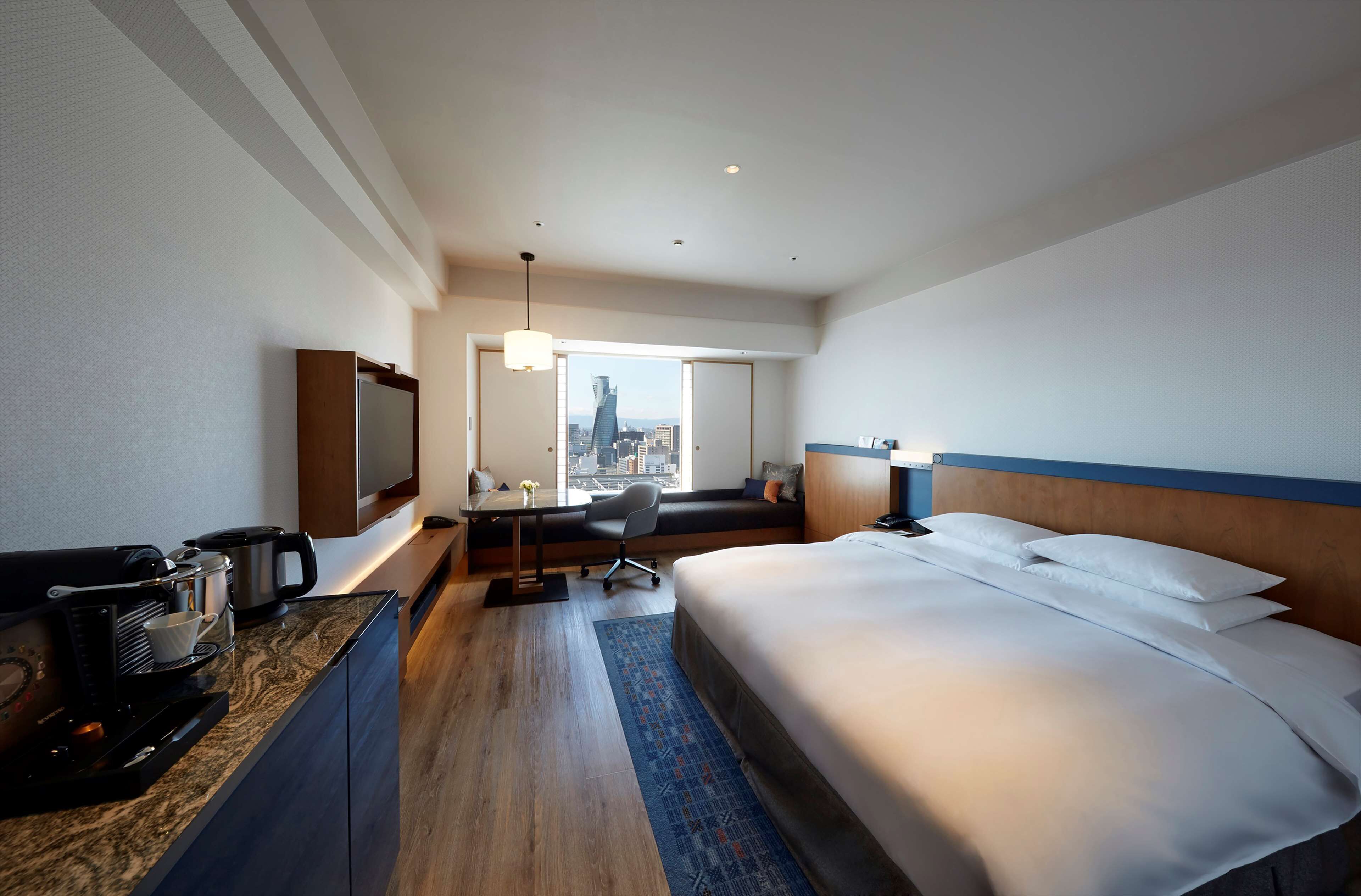 Down comforters, in-room safe, desk, iron/ironing board