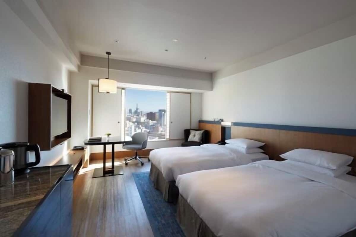 Down duvets, in-room safe, desk, iron/ironing board