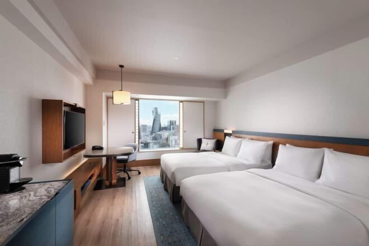 Down duvets, in-room safe, desk, iron/ironing board