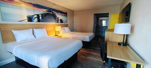 Kamer, 2 tweepersoonsbedden, niet-roken | Luxe beddengoed, een bureau, een laptopwerkplek