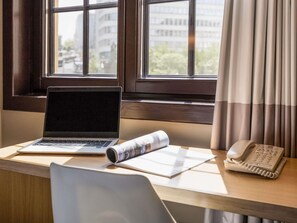 Premium Triple Room, Multiple Beds | Desk, soundproofing, iron/ironing board, free WiFi - ibis Brussels off Grand Place (Brussels)