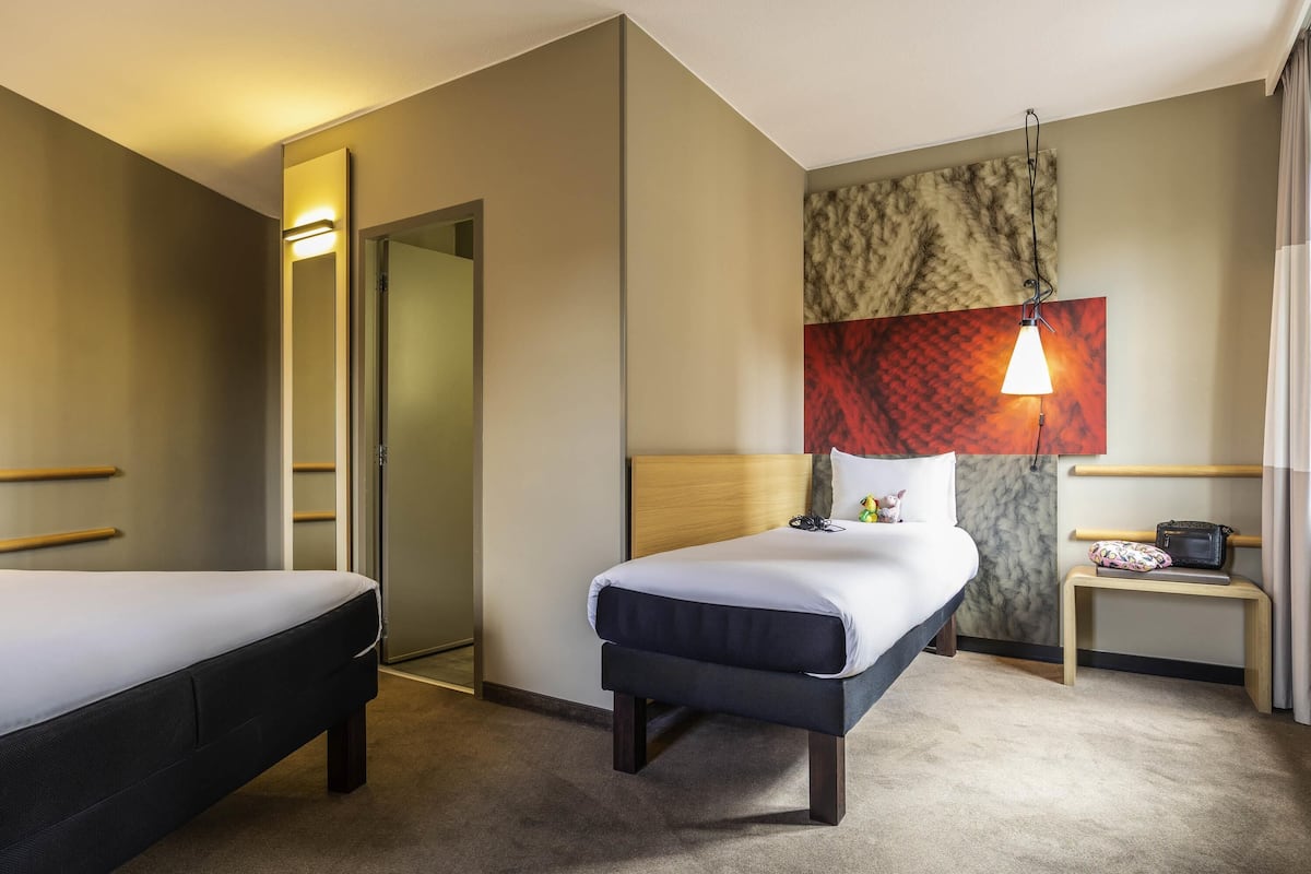 Bureau, chambres insonorisées, fer et planche à repasser, Wi-Fi gratuit