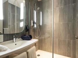 Shower, eco-friendly toiletries, hair dryer, towels