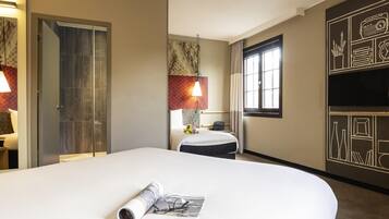 Schreibtisch, schallisolierte Zimmer, BĂŒgeleisen/BĂŒgelbrett