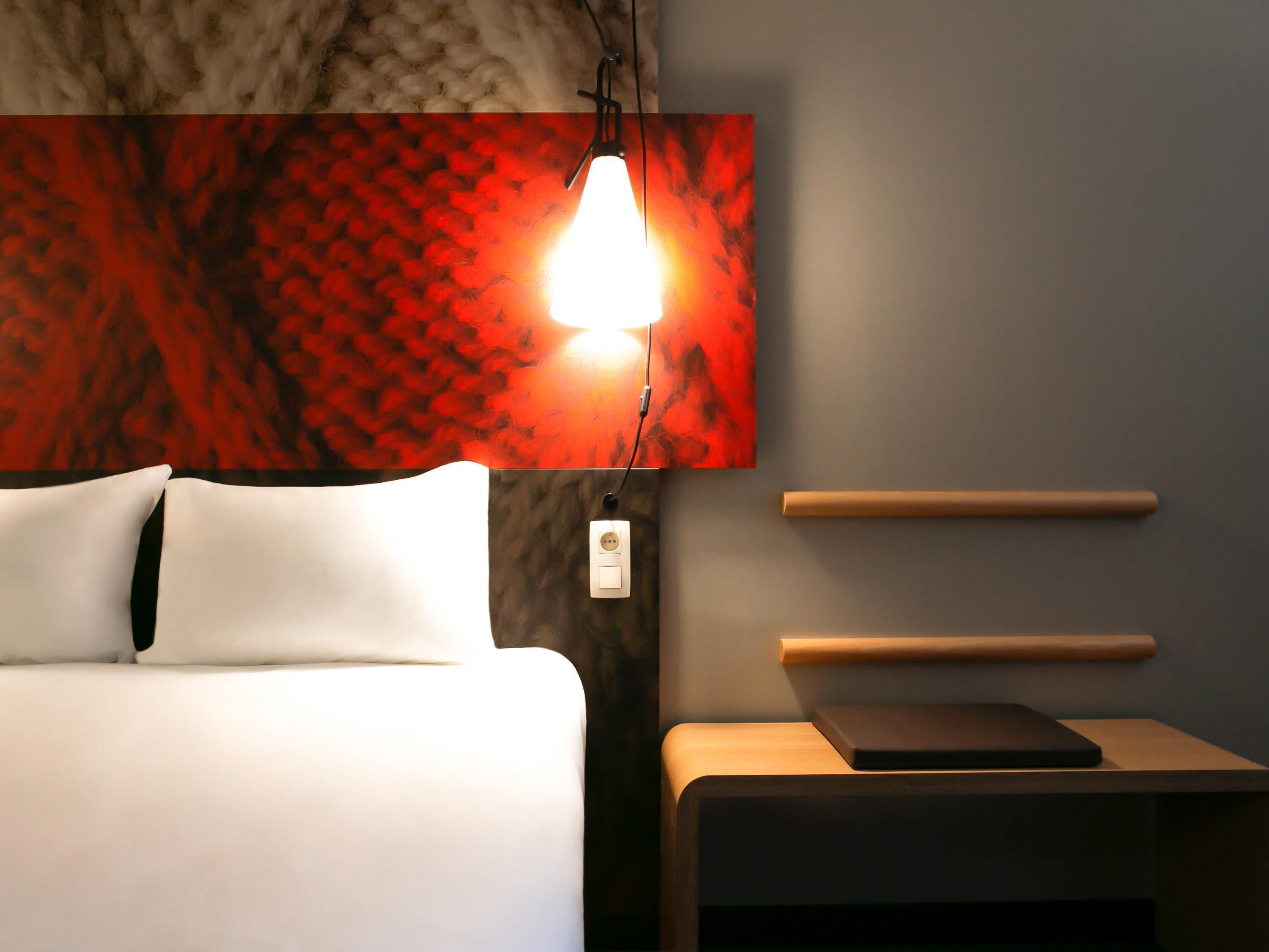 Bureau, chambres insonorisées, fer et planche à repasser, Wi-Fi gratuit