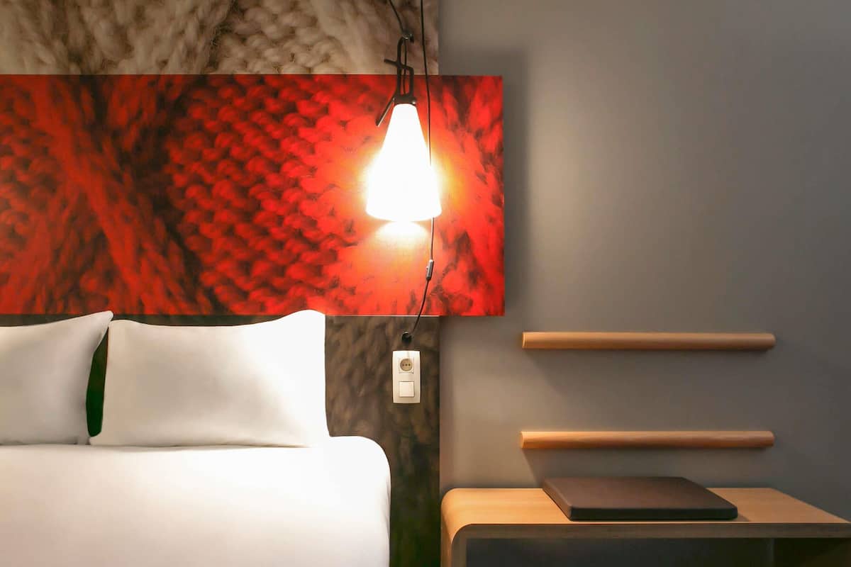 Desk, soundproofing, iron/ironing board, free WiFi