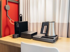 Desk, soundproofing, iron/ironing board, free WiFi