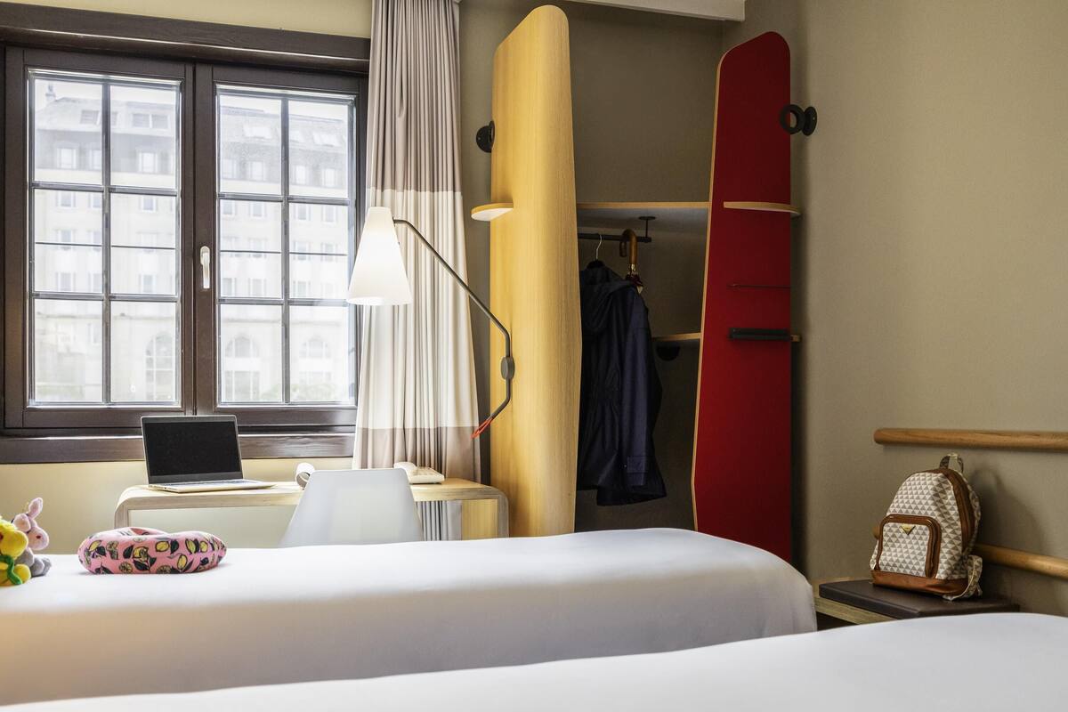 Standard Triple Room | Desk, soundproofing, iron/ironing board (on request), WiFi (free)