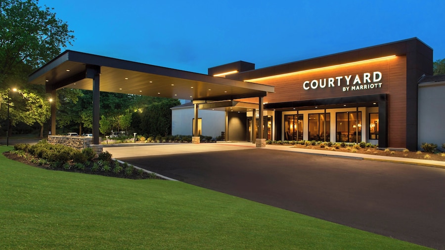 Courtyard by Marriott Lincroft Red Bank