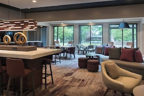 Breakfast and dinner served - Courtyard by Marriott Lincroft Red Bank (Red Bank)