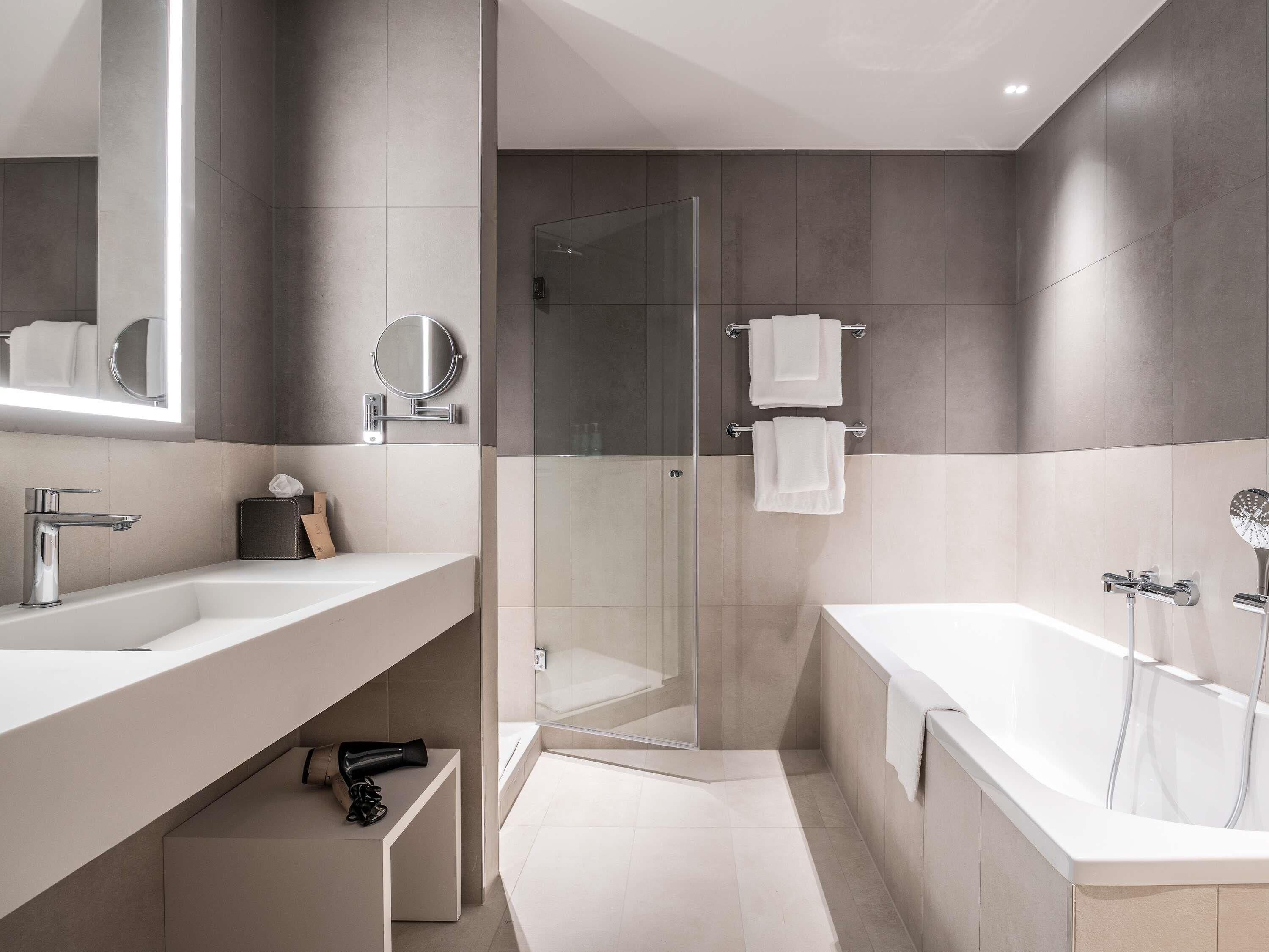 deluxe suite 1 queen bed, 2 bunk beds | bathroom | eco-friendly toiletries, hair dryer, towels, soap