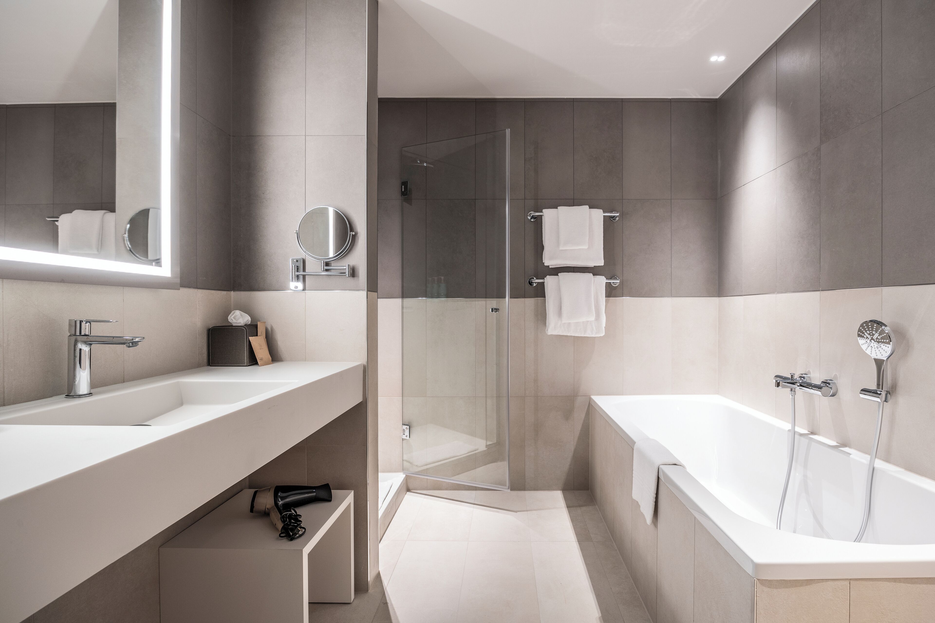 Deluxe suite, meerdere bedden | Badkamer