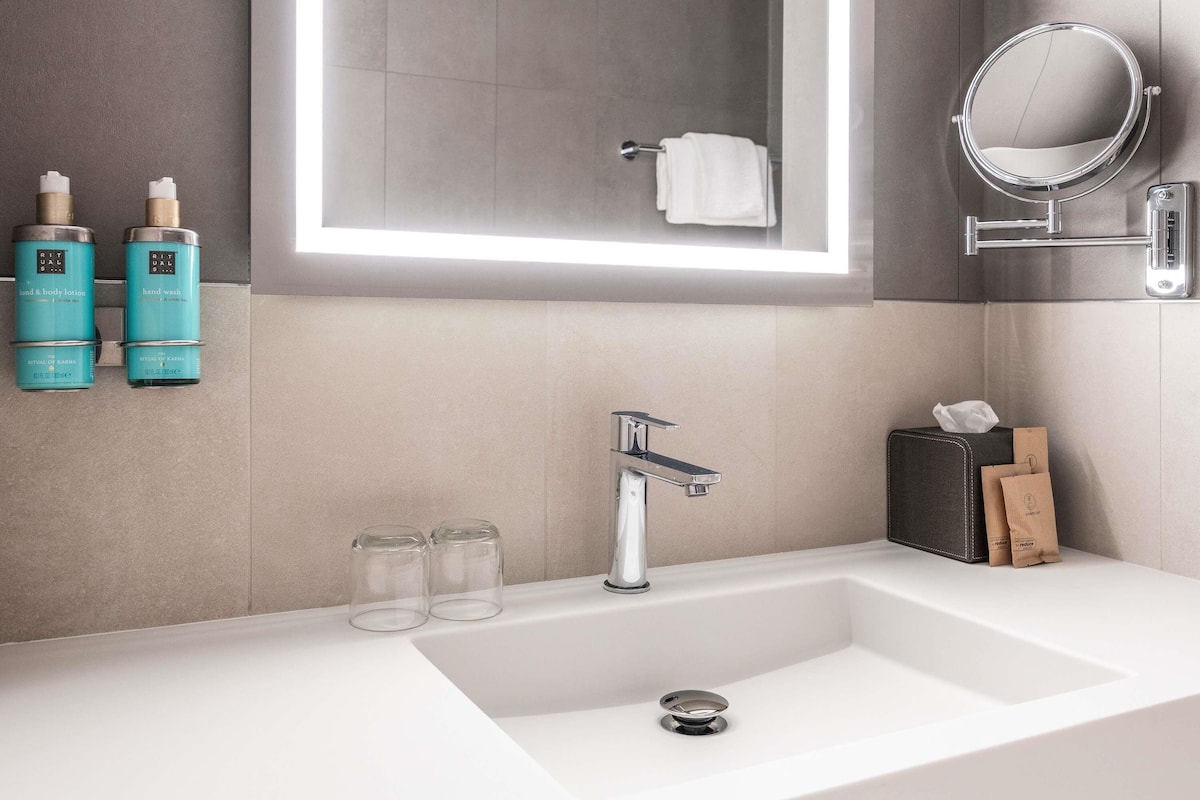 Suite (Designed by Inno) | 1 bedroom, minibar, in-room safe, desk