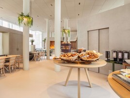 Café da manhã com buffet todos os dias mediante uma taxa