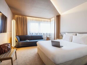 1 chambre, minibar, coffres-forts dans les chambres, bureau