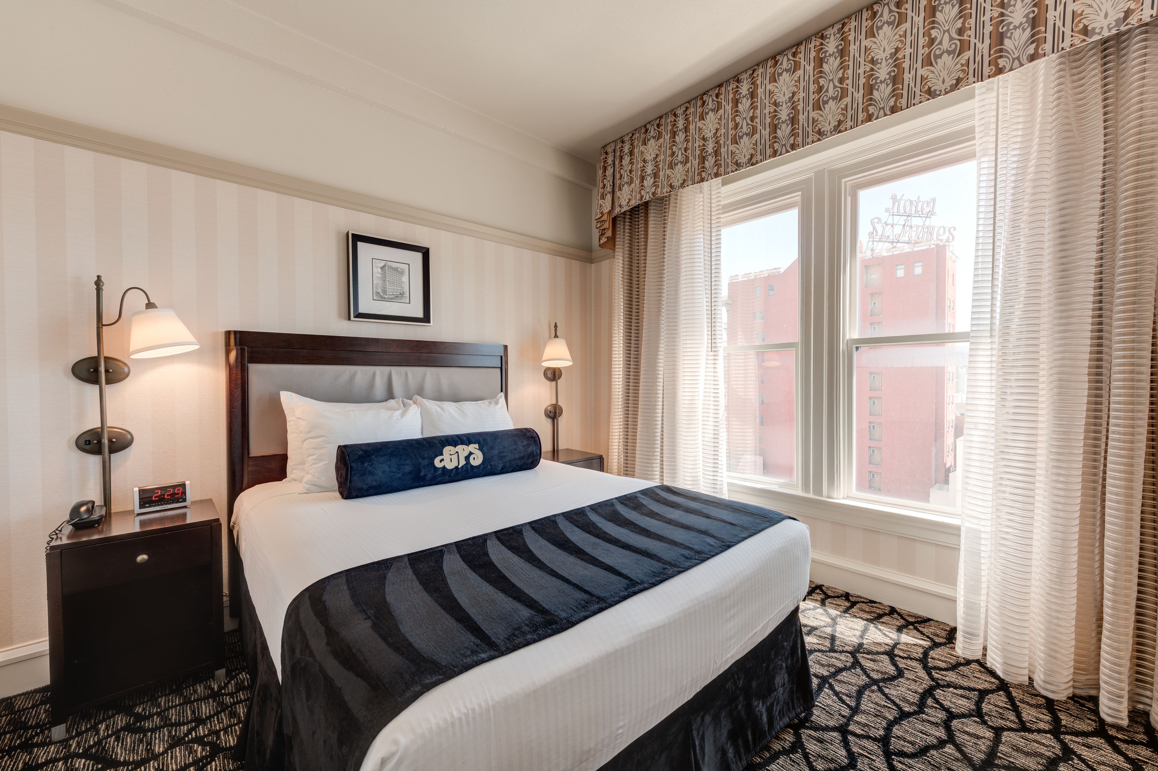 Gaslamp Plaza Suites