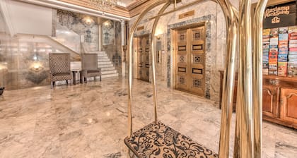 Gaslamp Plaza Suites