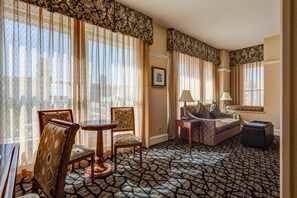 Living room - Gaslamp Plaza Suites (San Diego)