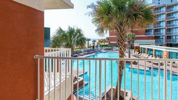 Escritorio, tabla de planchar con plancha y cunas gratuitas