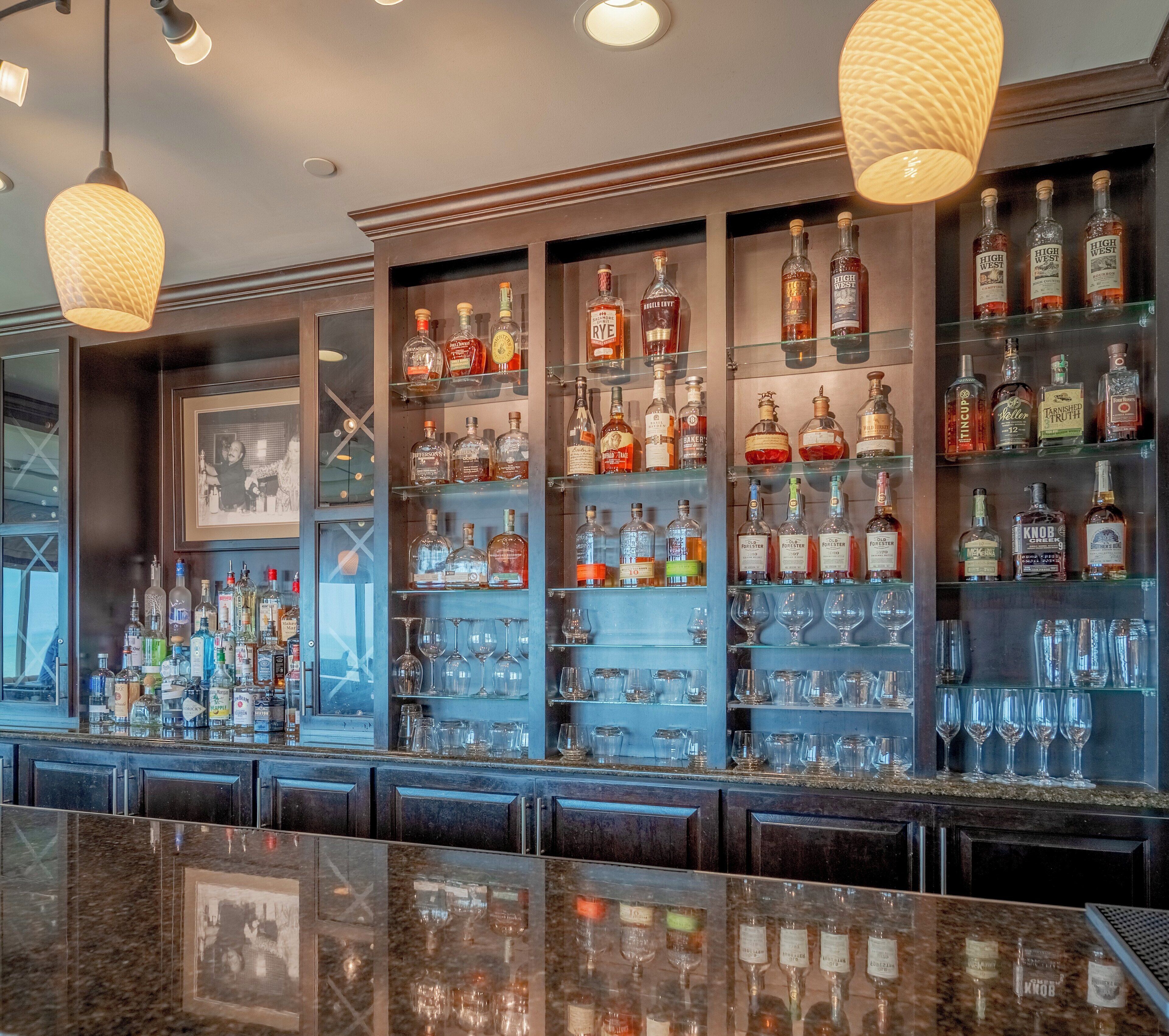 3 restaurants, breakfast served