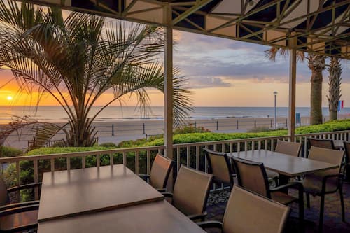 3 restaurants; breakfast, lunch, and dinner served
