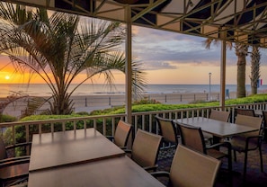 3 restaurants, breakfast served - Holiday Inn & Suites Virginia Beach North Beach by IHG (Virginia Beach)