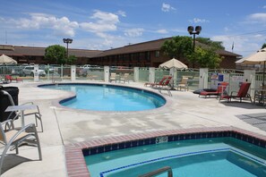 Seasonal outdoor pool, open 8:00 AM to 10:00 PM, pool umbrellas - Winnemucca Inn & Casino (Winnemucca)