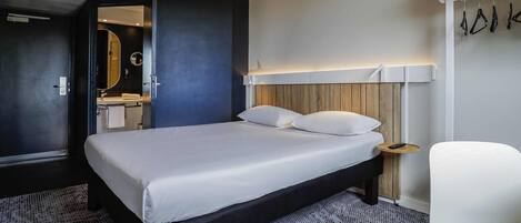 Room, 1 Double Bed | Premium bedding, in-room safe, desk, blackout drapes