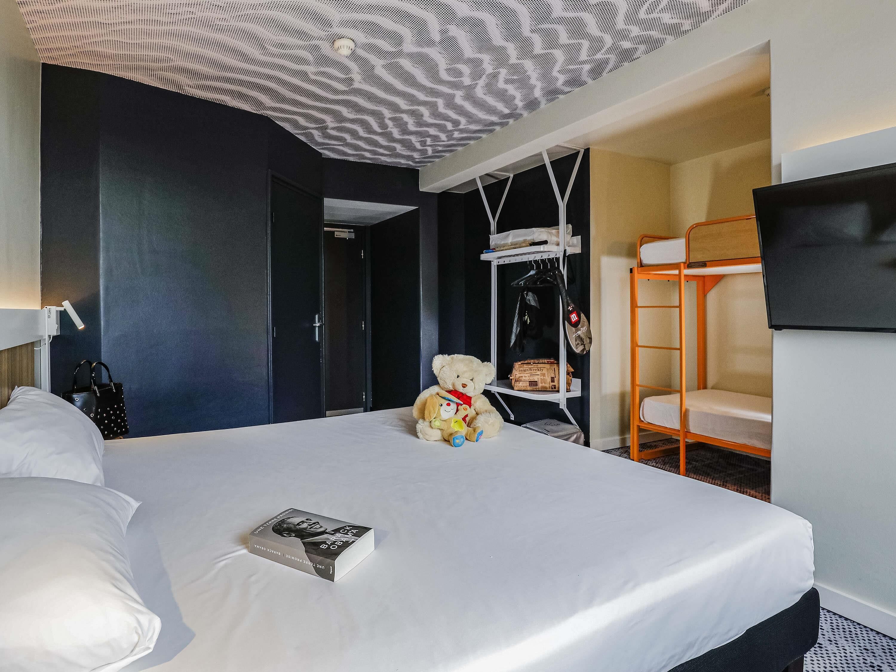 Standardzimmer, Mehrere Betten | Hochwertige Bettwaren, Zimmersafe, Schreibtisch, Verdunkelungsvorhänge