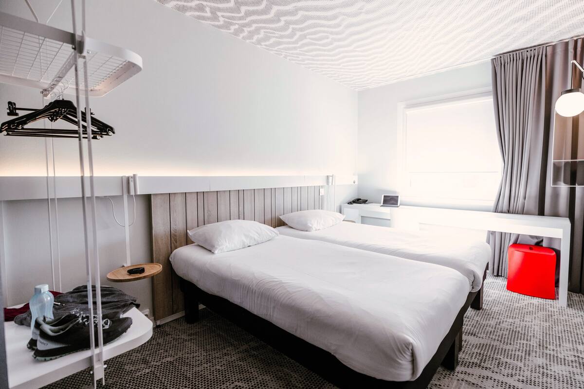 room, 2 single beds | premium bedding, in-room safe, desk, blackout curtains