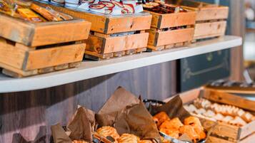 Desayuno buffet todos los días (con cargo)