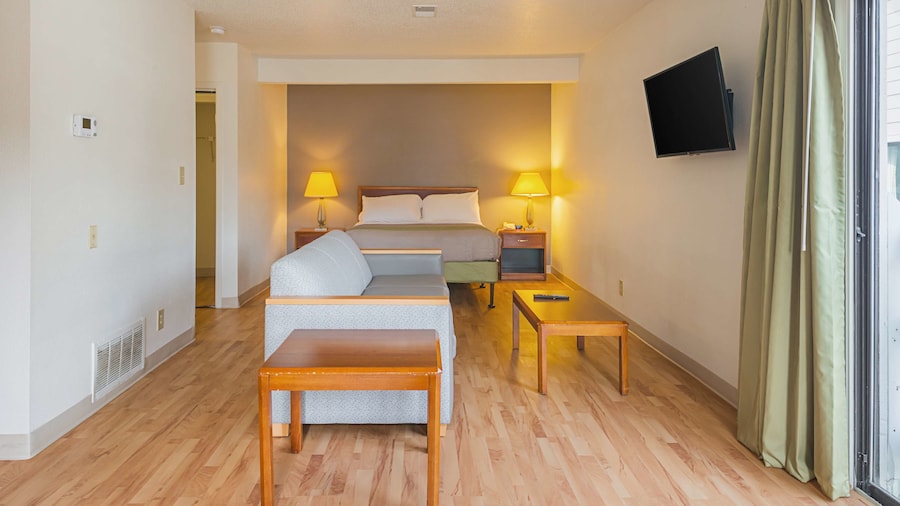 Studio 6 Greensboro, NC