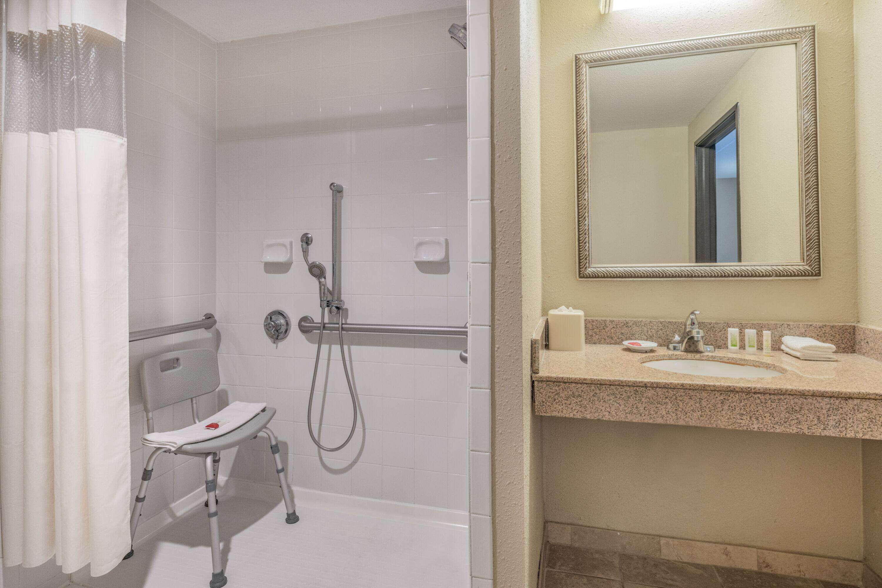 room, 2 double beds, accessible, non smoking (mobility/hearing impaired accessible) | accessible bathroom