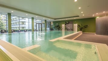 Innenpool, Liegestühle