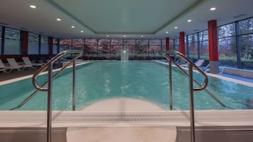 Indoor pool, pool loungers