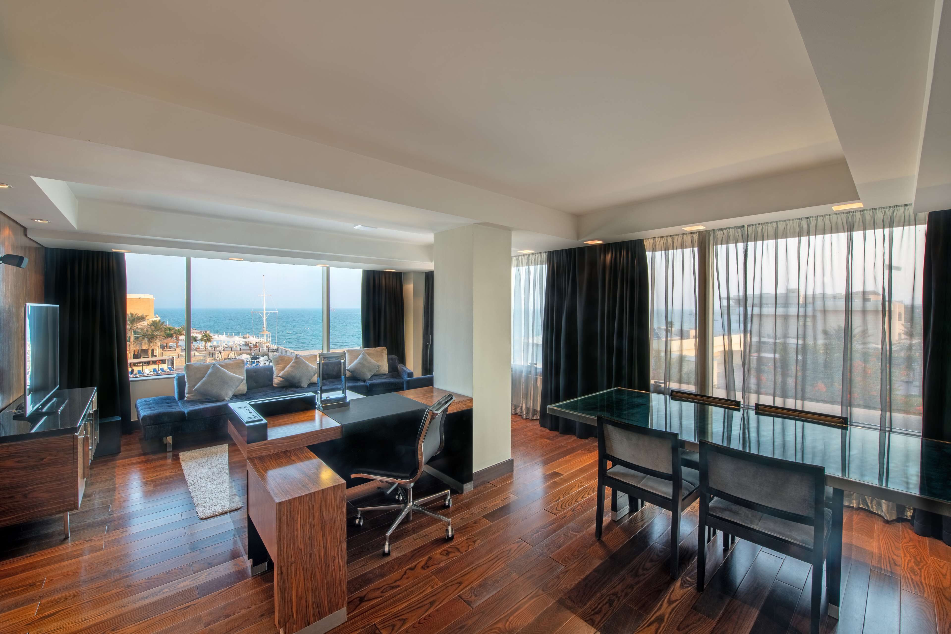 47-英寸LED 电视 （配备卫星频道）、电视