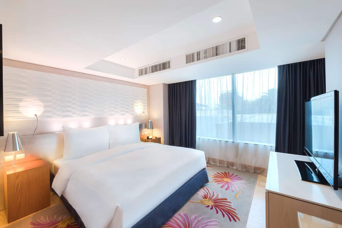 Premium bedding, minibar, in-room safe, desk