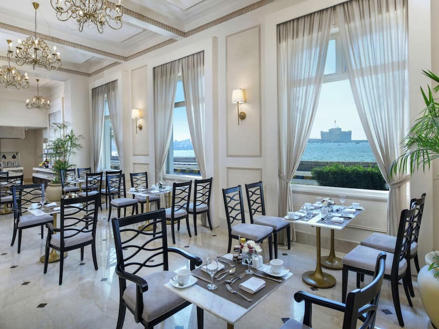 2 restaurants, breakfast served