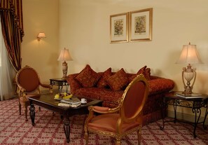 Minibar, coffres-forts dans les chambres, rideaux occultants