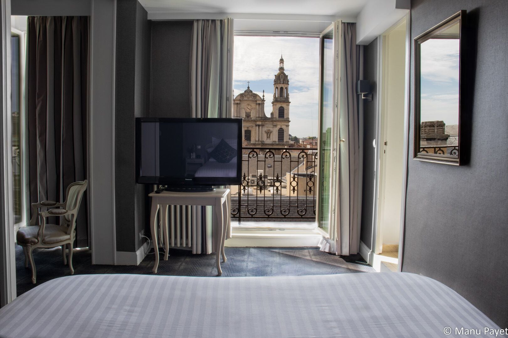 Habitación doble Deluxe | Ropa de cama de alta calidad y caja de seguridad en la habitación 