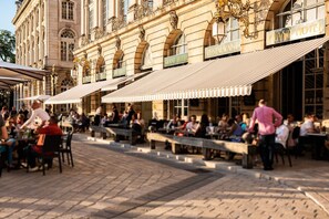 Lunch and dinner served, French cuisine