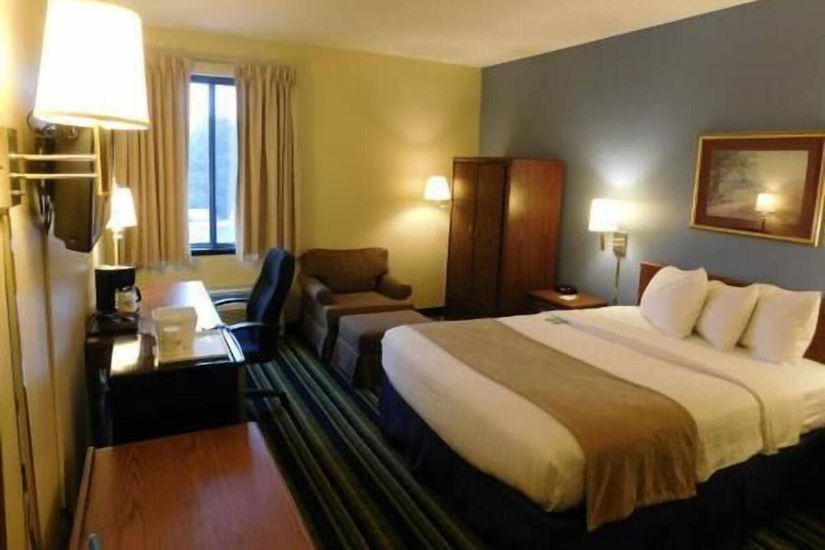 Desk, iron/ironing board, free WiFi, bed sheets
