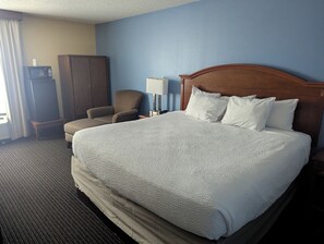 Habitación, 1 cama King size, para no fumadores | Escritorio, tabla de planchar con plancha, wifi gratis y ropa de cama 