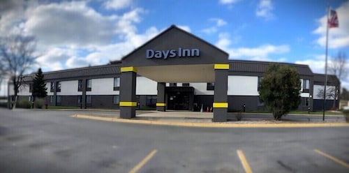 Days Inn by Wyndham Fargo/West Acres